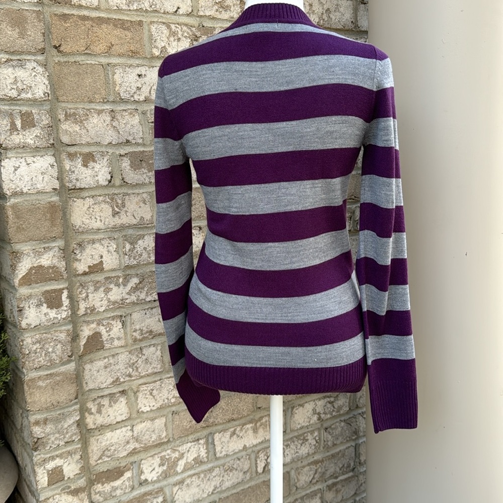H&M Purple and Gray Striped V-Neck Sweater - Picture 3 of 11